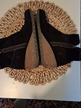 Like-New Fly London Black  Suede Boots, Low Block Heel With Rubber Sole, Size 9.